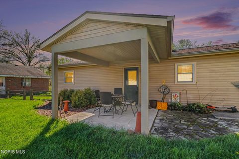 Tiny photo for 216 Bonaparte Drive, Toledo, OH 43615 (MLS # 10006633)