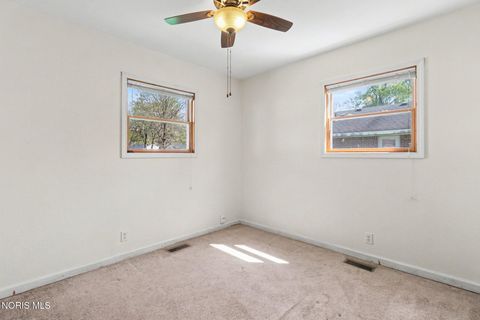 Tiny photo for 216 Bonaparte Drive, Toledo, OH 43615 (MLS # 10006633)