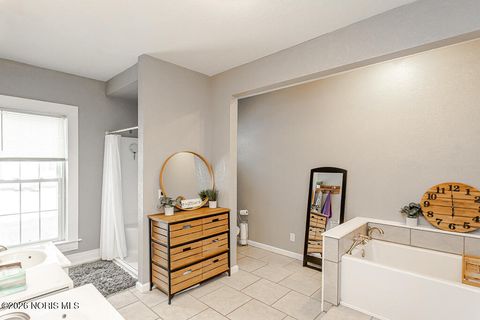 Tiny photo for 610 Wallace Avenue, Bowling Green, OH 43402 (MLS # 10004043)