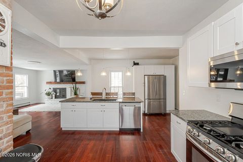 Tiny photo for 610 Wallace Avenue, Bowling Green, OH 43402 (MLS # 10004043)