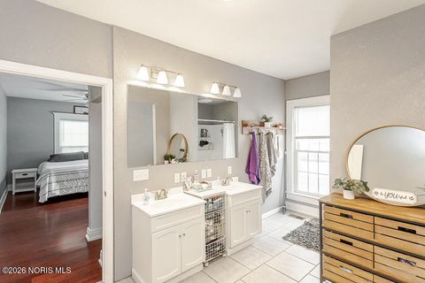 Tiny photo for 610 Wallace Avenue, Bowling Green, OH 43402 (MLS # 10004043)