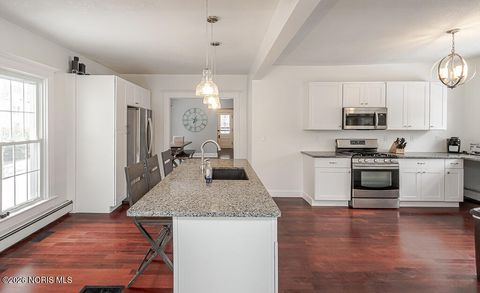 Tiny photo for 610 Wallace Avenue, Bowling Green, OH 43402 (MLS # 10004043)