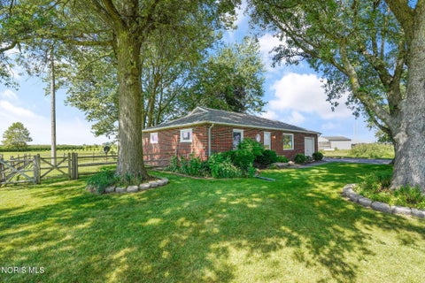 Tiny photo for 17985 Haskins Road, Bowling Green, OH 43402 (MLS # 10012613)