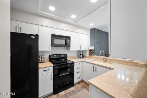 Tiny photo for 4370 Marin Woods #B, Port Clinton, OH 43452 (MLS # 10004888)