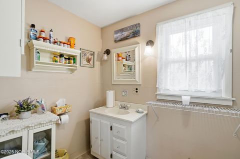 Tiny photo for 621 Glenwood Road, Rossford, OH 43460 (MLS # 10001836)