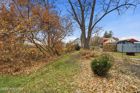 Tiny photo for 621 Glenwood Road, Rossford, OH 43460 (MLS # 10001836)