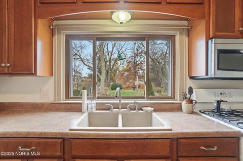 Tiny photo for 621 Glenwood Road, Rossford, OH 43460 (MLS # 10001836)