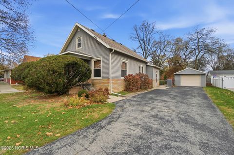 Photo of 621 Glenwood Road, Rossford, OH 43460 (MLS # 10001836)