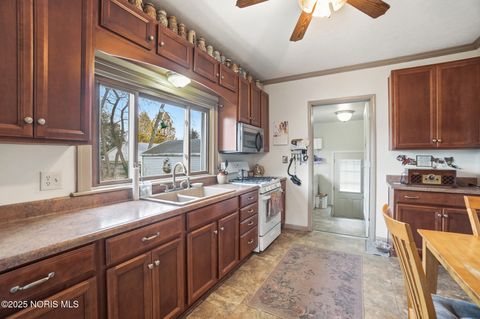 Tiny photo for 621 Glenwood Road, Rossford, OH 43460 (MLS # 10001836)