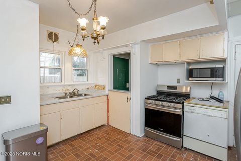 Tiny photo for 2316 Westbrook Drive, Toledo, OH 43613 (MLS # 10000738)