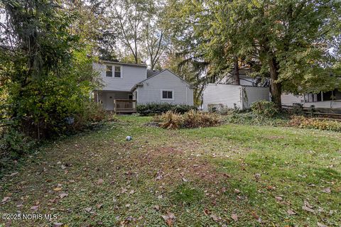Tiny photo for 2316 Westbrook Drive, Toledo, OH 43613 (MLS # 10000738)