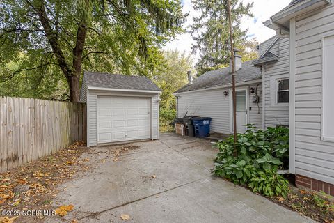 Tiny photo for 2316 Westbrook Drive, Toledo, OH 43613 (MLS # 10000738)