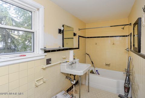 Tiny photo for 2316 Westbrook Drive, Toledo, OH 43613 (MLS # 10000738)