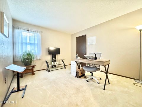 Tiny photo for 4923 Laurentide Lane, Toledo, OH 43614 (MLS # 10008093)