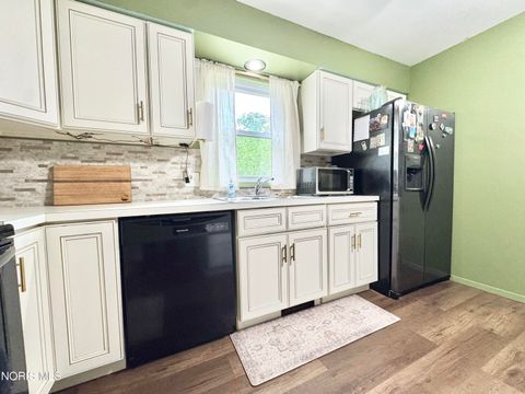 Tiny photo for 4923 Laurentide Lane, Toledo, OH 43614 (MLS # 10008093)