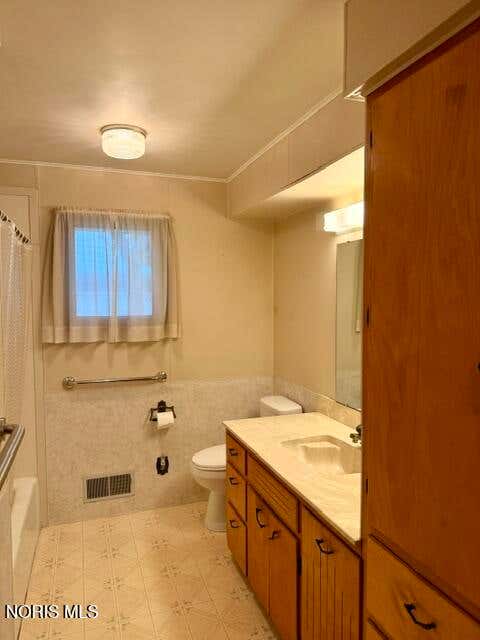 Tiny photo for 1636 Queenswood Drive, Findlay, OH 45840 (MLS # 10009520)