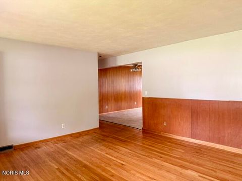 Tiny photo for 1636 Queenswood Drive, Findlay, OH 45840 (MLS # 10009520)