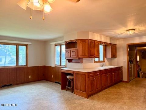 Tiny photo for 1636 Queenswood Drive, Findlay, OH 45840 (MLS # 10009520)