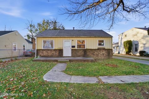 Photo of 927 W Northgate Parkway, Toledo, OH 43612 (MLS # 10001475)