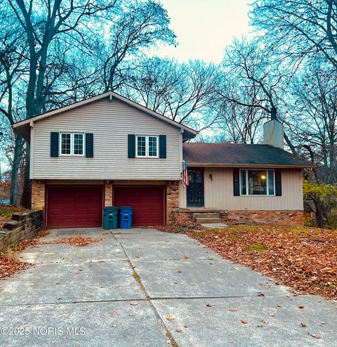 Photo of 2311 Maryann Place, Toledo, OH 43614 (MLS # 10001796)