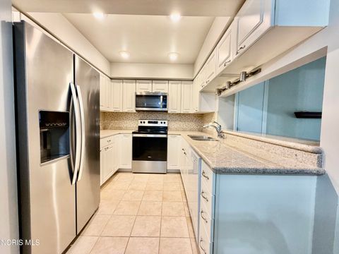 Tiny photo for 2704 Westcastle Drive #4, Toledo, OH 43615 (MLS # 10007985)