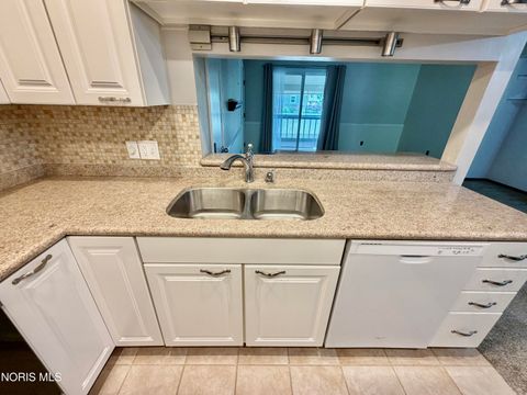 Tiny photo for 2704 Westcastle Drive #4, Toledo, OH 43615 (MLS # 10007985)