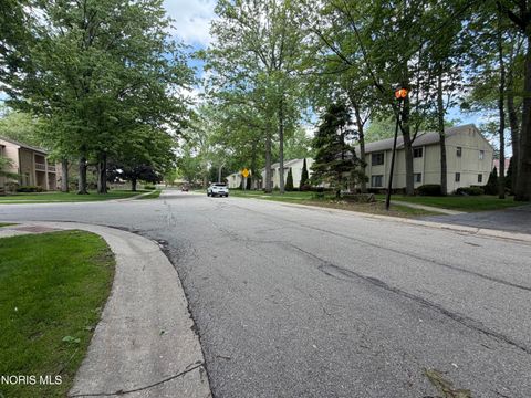 Tiny photo for 2704 Westcastle Drive #4, Toledo, OH 43615 (MLS # 10007985)