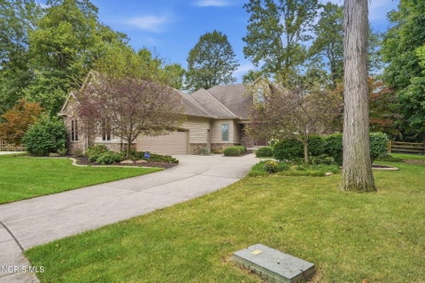 Photo of 4068 Deer Ravine Court, Maumee, OH 43537 (MLS # 10013525)