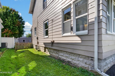 Tiny photo for 147 Eagle Point Road, Rossford, OH 43460 (MLS # 10013891)