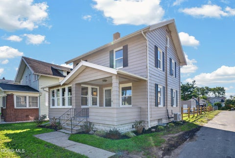 Tiny photo for 147 Eagle Point Road, Rossford, OH 43460 (MLS # 10013891)