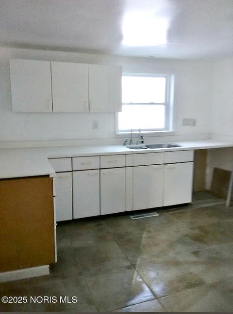 Tiny photo for 125 Bacon Street, Rossford, OH 43460 (MLS # 10002149)