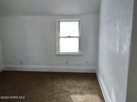 Tiny photo for 125 Bacon Street, Rossford, OH 43460 (MLS # 10002149)