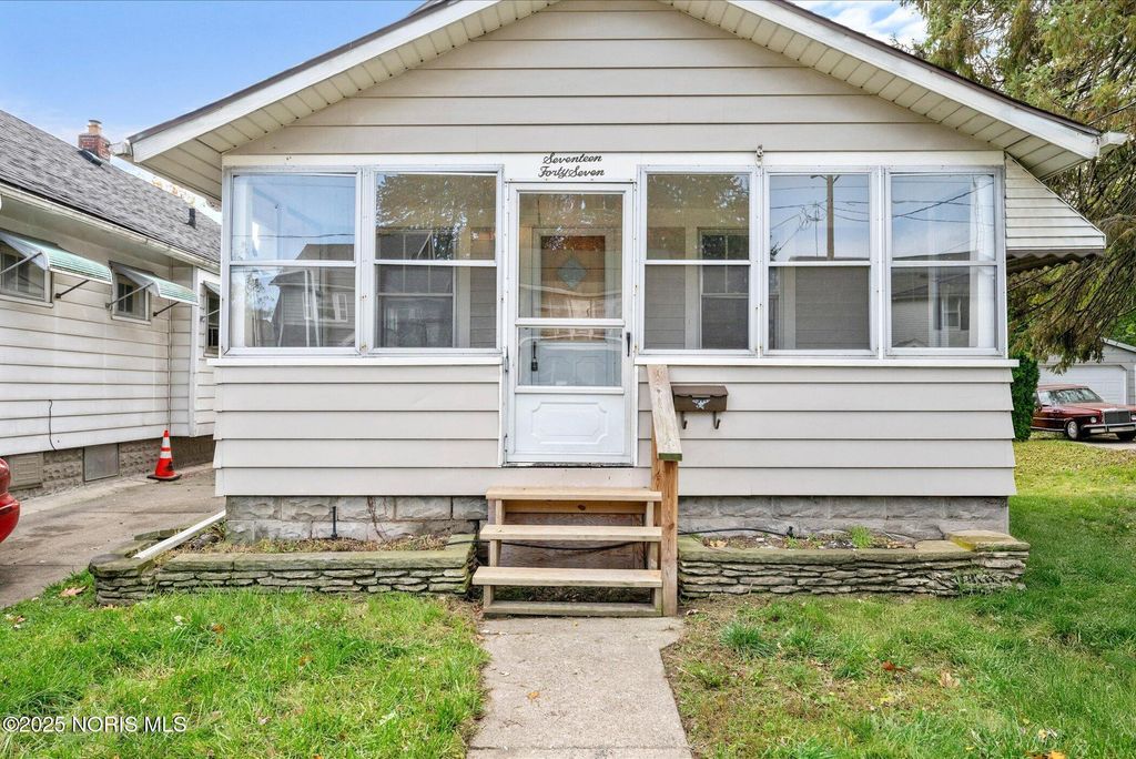 Photo for 1747 Duncan Road, Toledo, OH 43613 (MLS # 10000593)