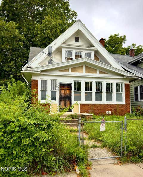 Photo of 3325 Parkwood Avenue, Toledo, OH 43610 (MLS # 10011352)