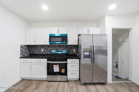 Tiny photo for 1844 Berkshire Place, Toledo, OH 43613 (MLS # 10003005)