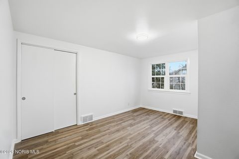 Tiny photo for 1844 Berkshire Place, Toledo, OH 43613 (MLS # 10003005)