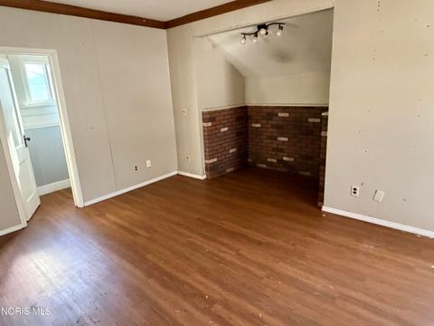 Tiny photo for 425 Oakwood Avenue, Bryan, OH 43506 (MLS # 10005012)