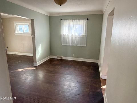 Tiny photo for 425 Oakwood Avenue, Bryan, OH 43506 (MLS # 10005012)