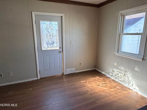 Tiny photo for 425 Oakwood Avenue, Bryan, OH 43506 (MLS # 10005012)