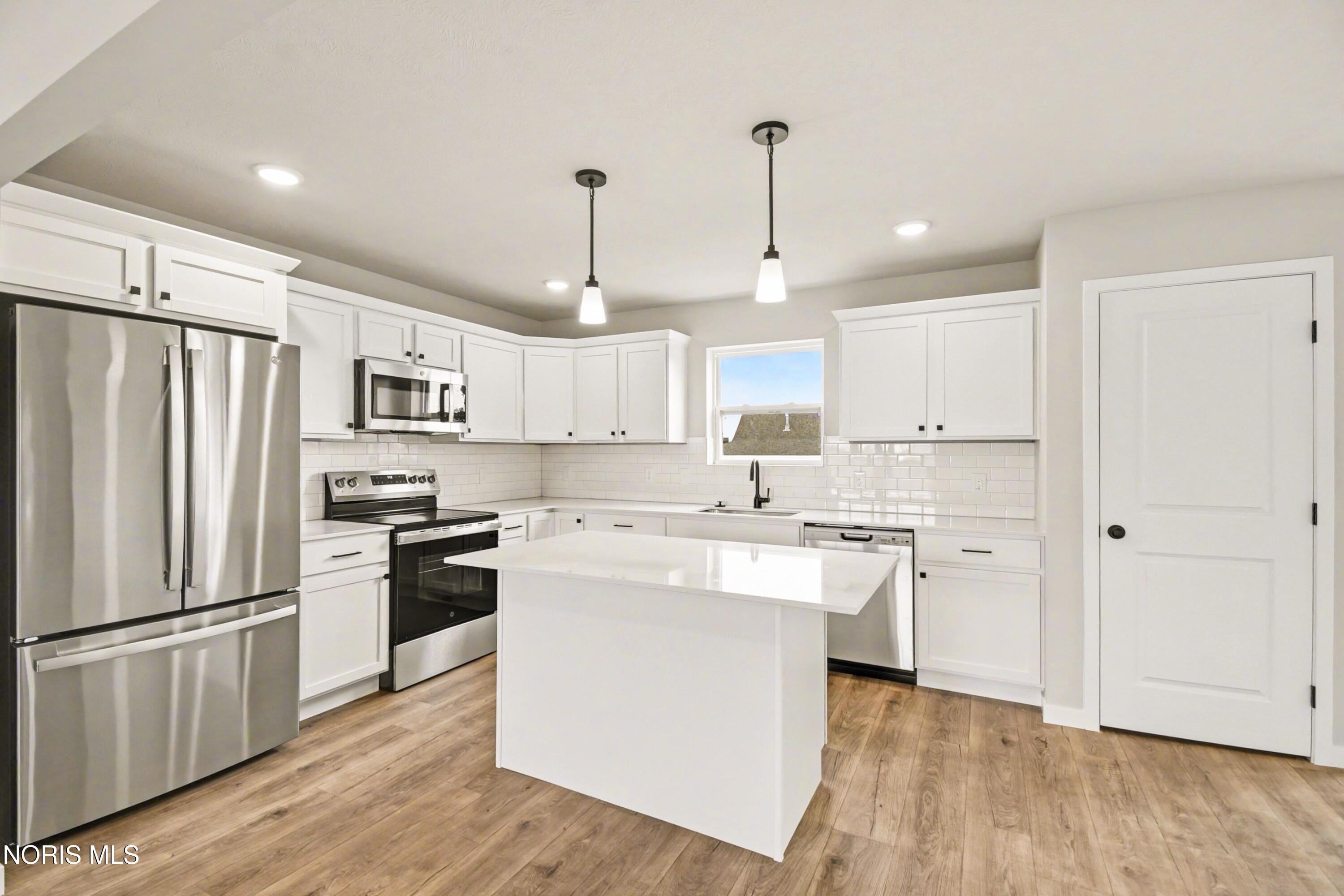 1083 Lakeside Lane