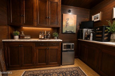 Tiny photo for 2908 River Road, Maumee, OH 43537 (MLS # 10008250)
