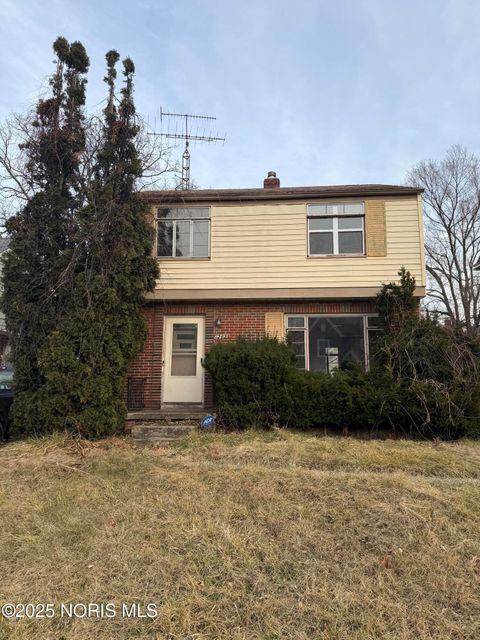 Photo of 1742 Wyndhurst Road, Toledo, OH 43607 (MLS # 10002631)