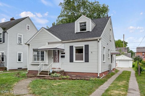 Photo of 3747 Rushland Avenue, Toledo, OH 43613 (MLS # 10010894)