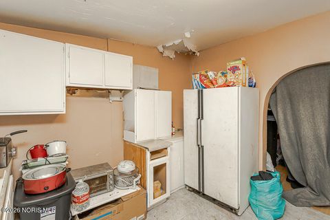 Tiny photo for 346 E Streicher Street, Toledo, OH 43608 (MLS # 10003327)