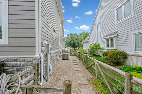 Tiny photo for 7048 Altonbrough Drive, Toledo, OH 43617 (MLS # 10009145)