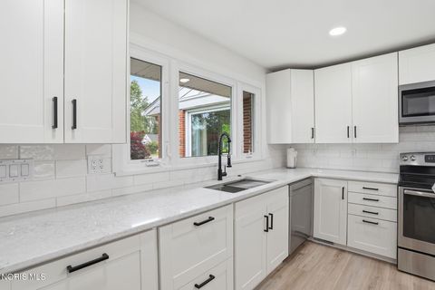 Tiny photo for 1031 6th Street, Findlay, OH 45840 (MLS # 10007417)