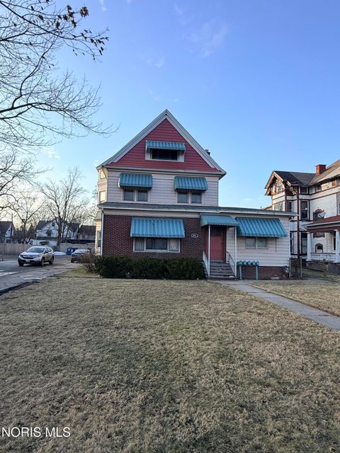 Photo of 1951 N Summit Street, Toledo, OH 43611 (MLS # 10004680)