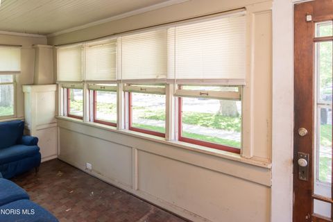 Tiny photo for 621 S Westwood Avenue, Toledo, OH 43609 (MLS # 10008237)