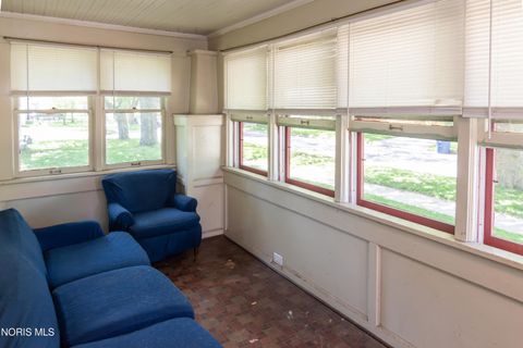 Tiny photo for 621 S Westwood Avenue, Toledo, OH 43609 (MLS # 10008237)