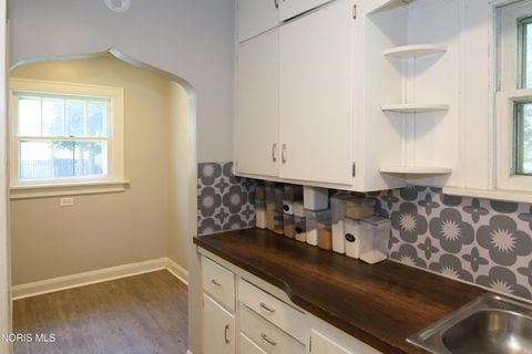 Tiny photo for 621 S Westwood Avenue, Toledo, OH 43609 (MLS # 10008237)